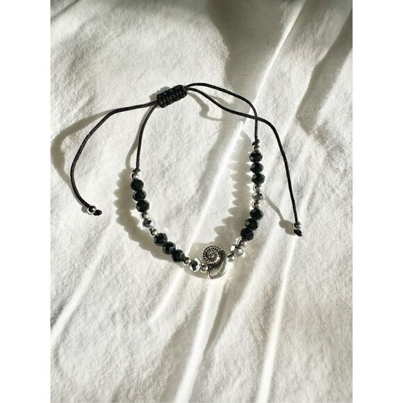 Black seashell beaded friendship bracelet - Picture 1 of 2